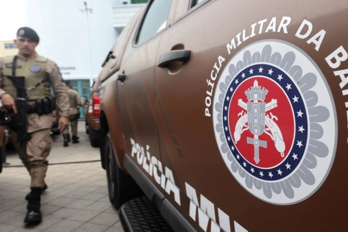 Homem é preso por agredir esposa e cunhada com pedaço de madeira no interior da Bahia