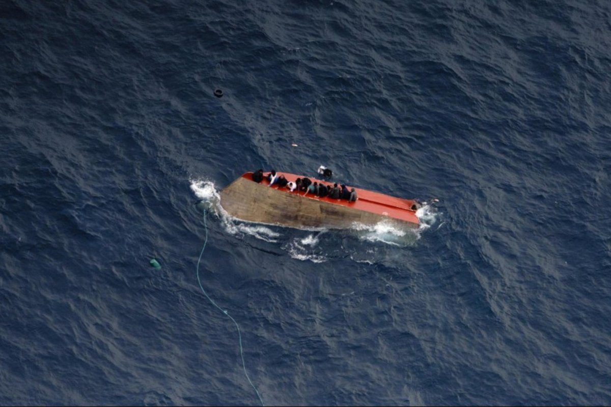 Barco naufraga no Mar Mediterrâneo e deixa 70 pessoas desaparecidas e outras mortas 