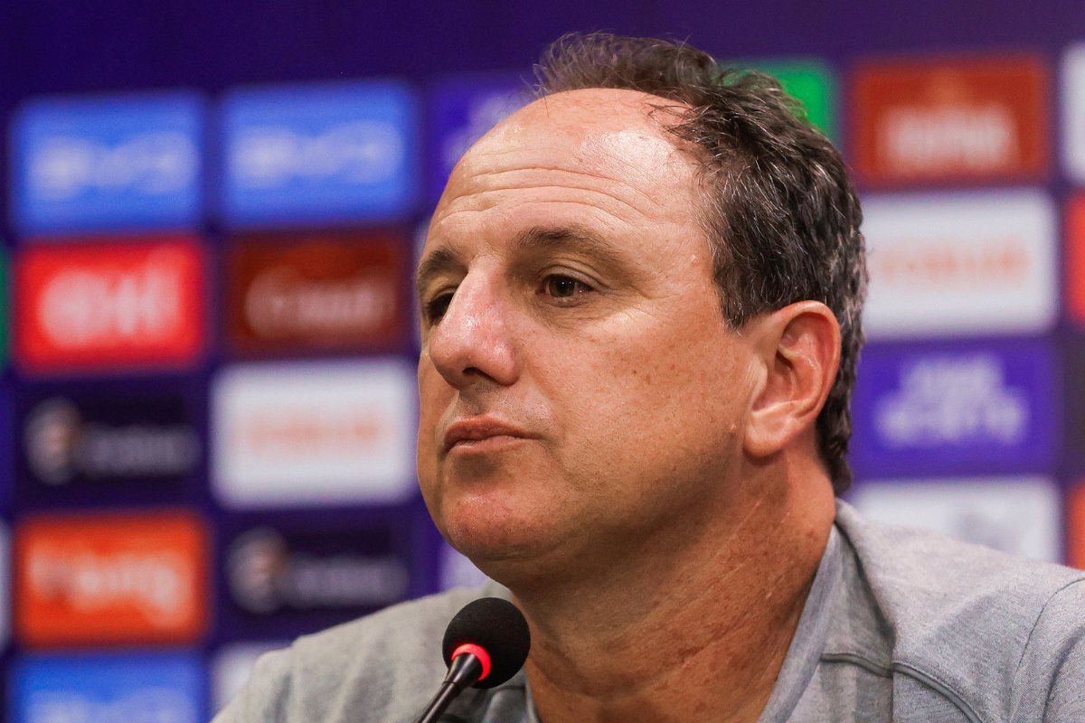 Ceni dispara contra arbitragem após derrota do Bahia: "É uma vergonha"