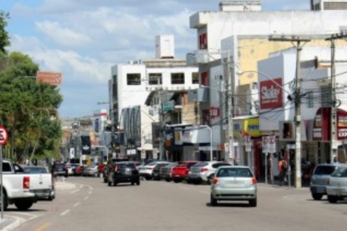 Mulher se esconde em banheiro de supermercado para fugir de perseguição de ex-companheiro na Bahia
