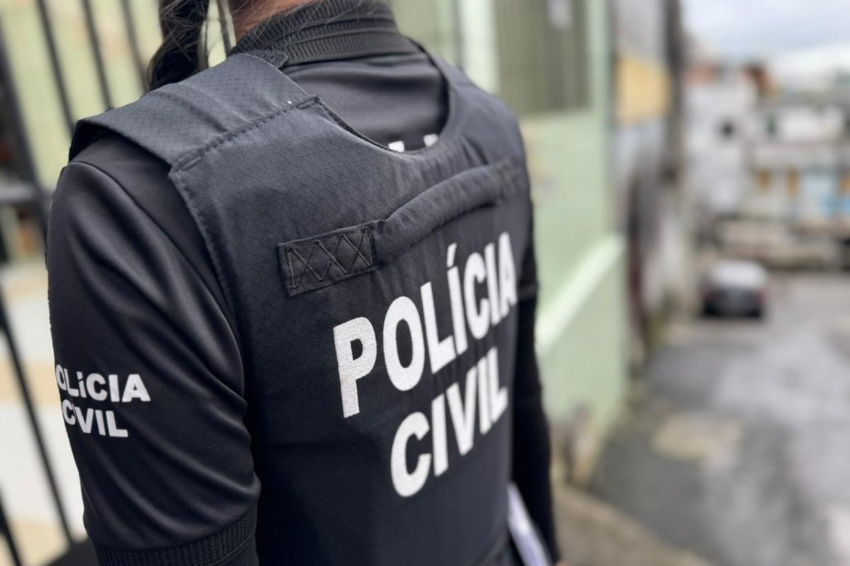 Prontuários médicos e documentos de clínica investigada por danos à visão de pacientes são apreendidos na Bahia 