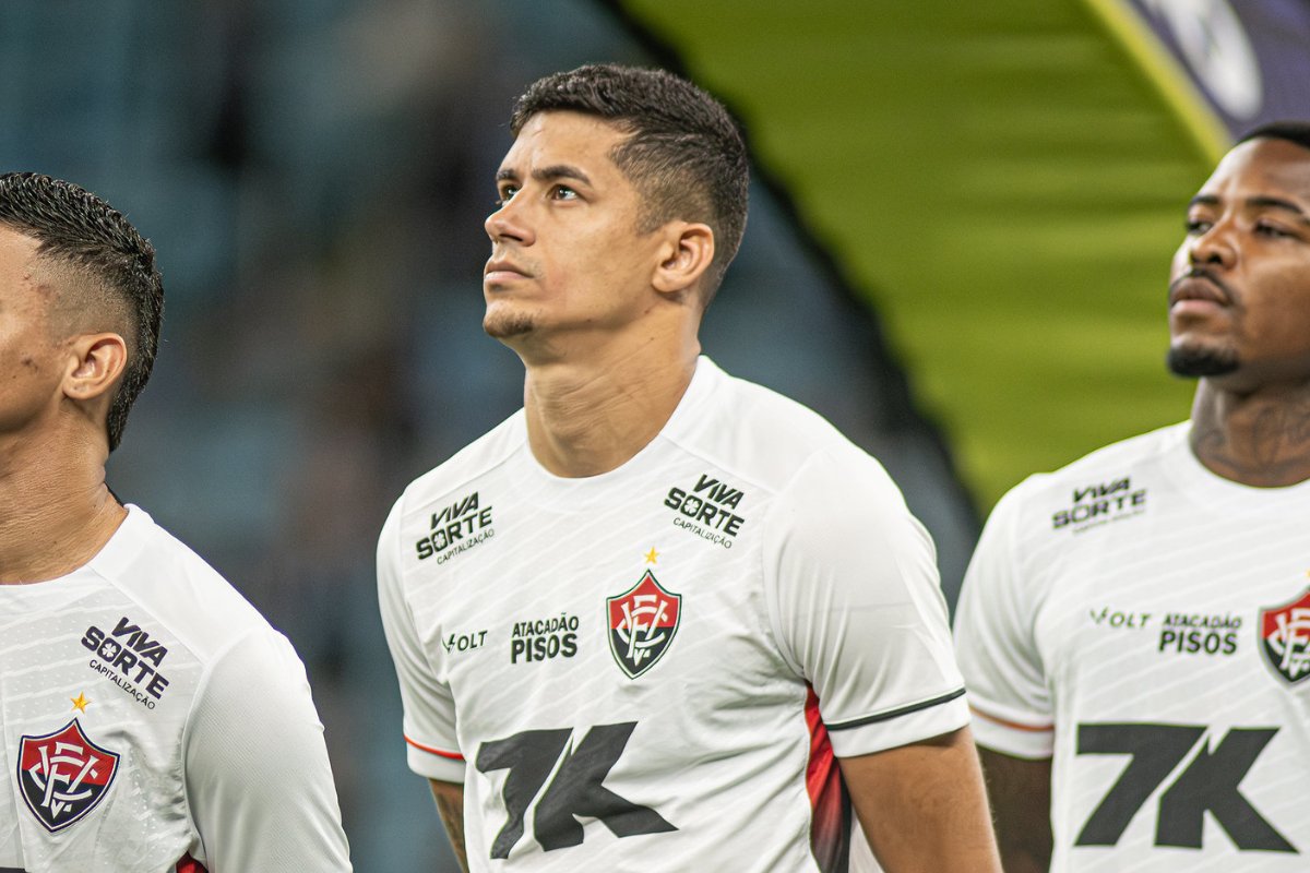 Vitória perde Camutanga por até seis meses após fratura no pé