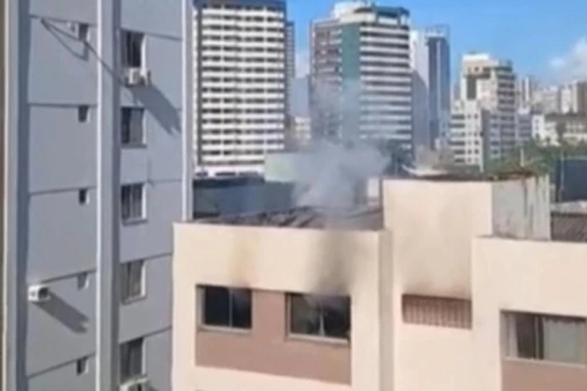 Incêndio atinge prédio residencial em Salvador e deixa um ferido