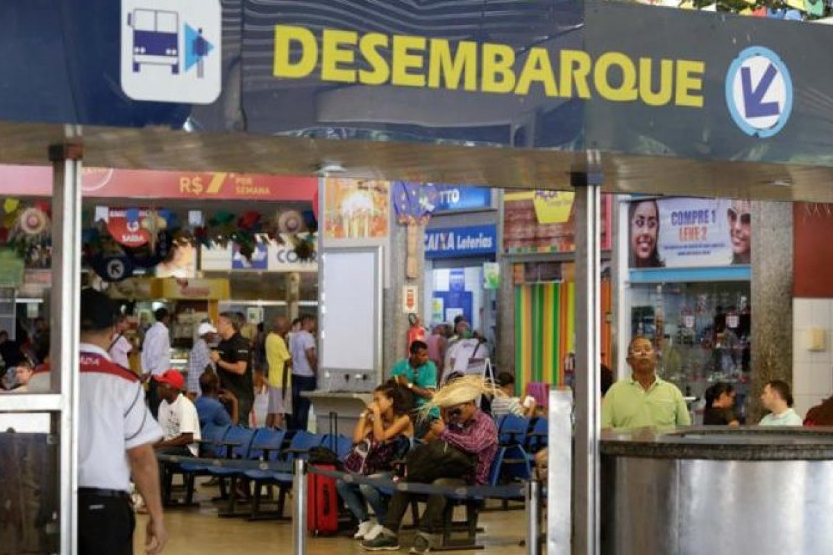 Movimento de volta para casa é intenso no ferryboat e nas estradas