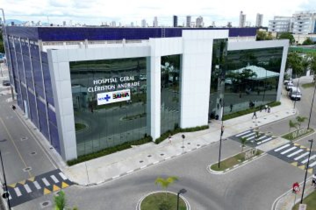 Mulher é esfaqueada no meio da rua em Feira de Santana; adolescente de 17 anos é a suspeita