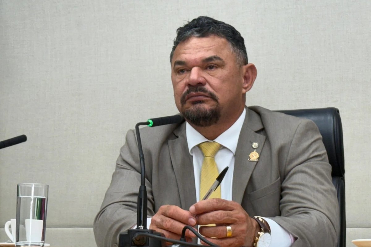 Deputado do DF, esposa e chefe de gabinete são indiciados por 'rachadinha'