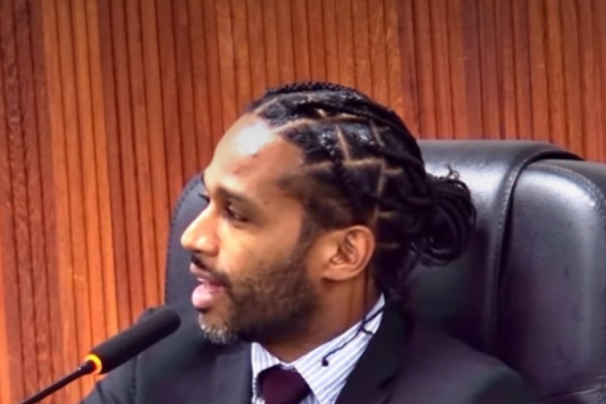 Vídeo: vereador critica prefeito de Ilhéus por 'ignorar' indicação estudantil ao conselho de transporte