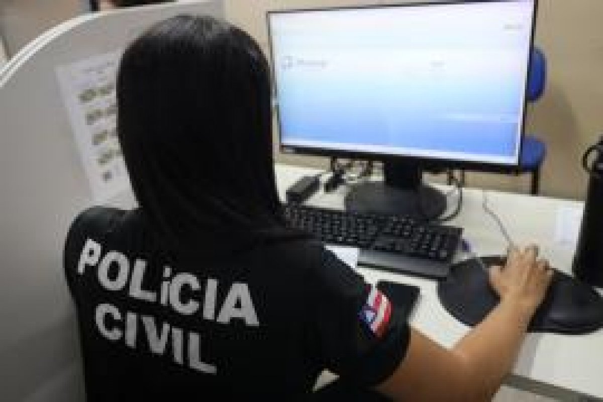 Homem é preso acusado de perseguir e stalkear ex-namorada