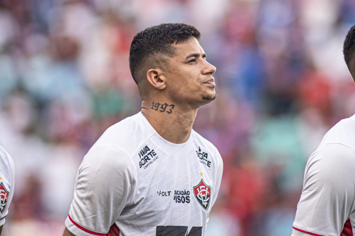 Camutanga passará por cirurgia e deve desfalcar o Vitória por seis meses Camutanga passará por cirurgia e deve desfalcar o Vitória por seis meses