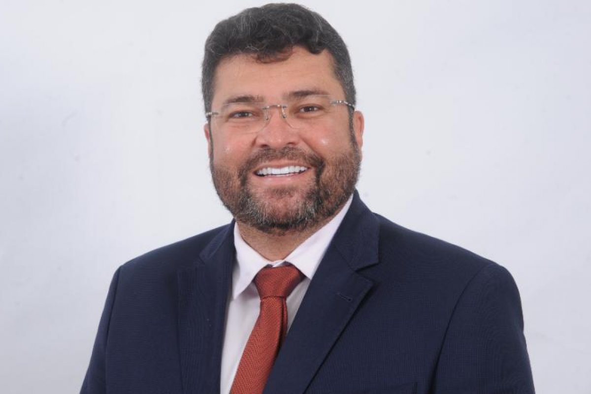 Deputado investigado por desvio de verbas públicas e fraude em licitações assume liderança do PDT na Alba