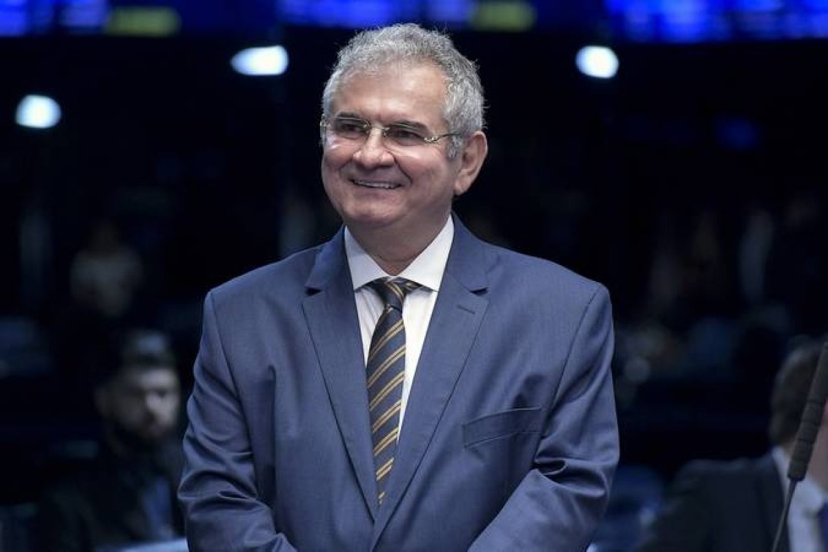 Após racha com PT, Coronel declara voto em Flávio Bolsonaro: "Sempre me dei bem com ele"