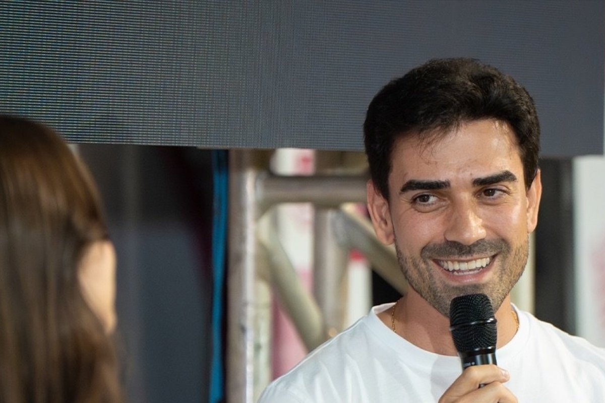 Prefeito de Luís Eduardo Magalhães, Júnior Marabá recebe título de cidadão baiano