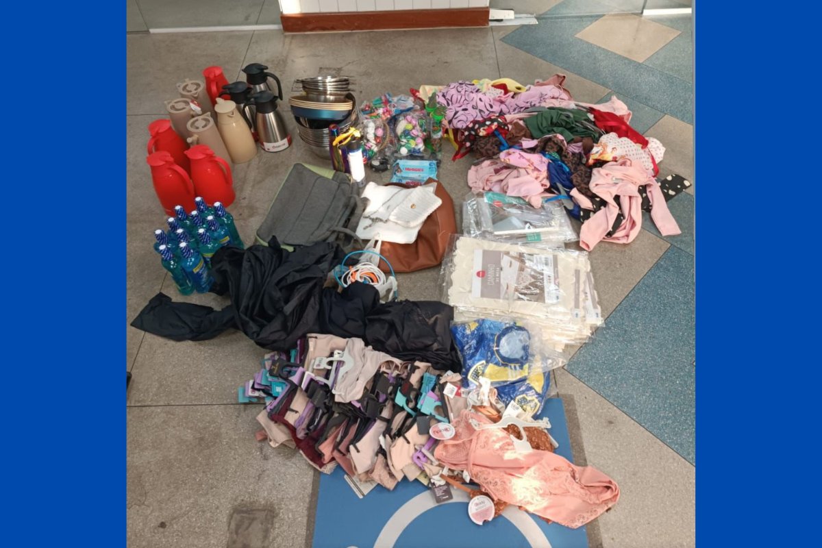 Três mulheres e um homem são detidos por furtar objetos de comércio na Bahia