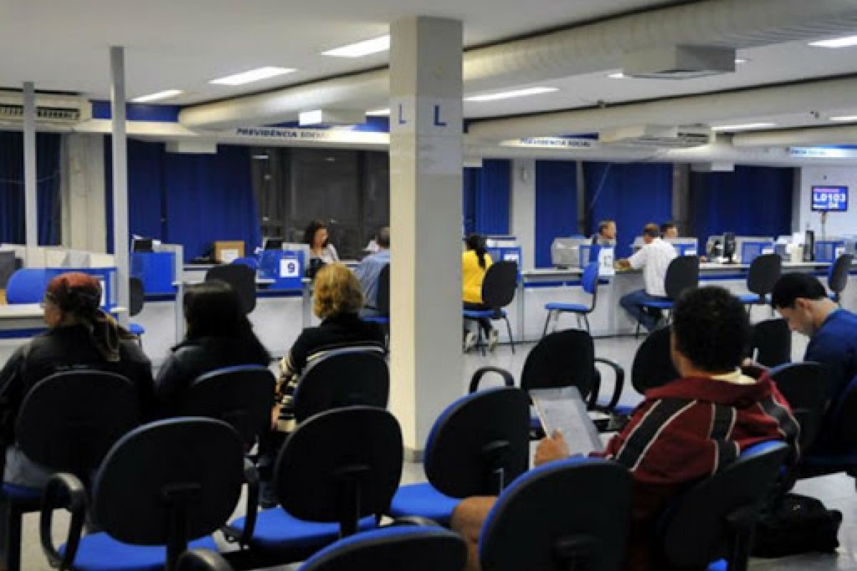Governo estadual convoca servidores inativos para recadastramento