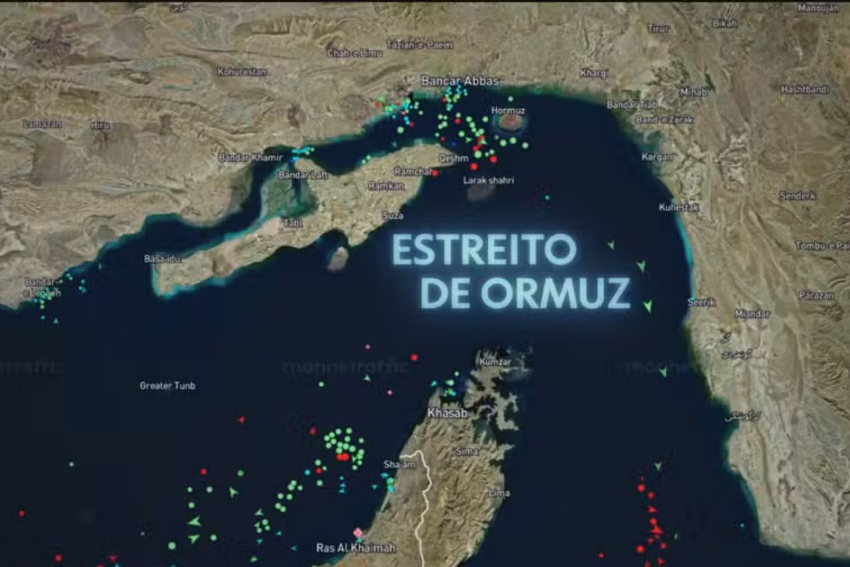 Superpetroleiros chineses transitam pelo estreito de Ormuz
