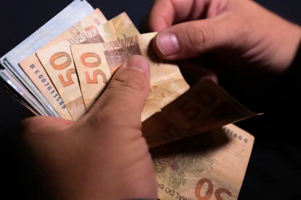 [Governo Lula projeta salário mínimo de R$ 1.717 no PLDO de 2027]