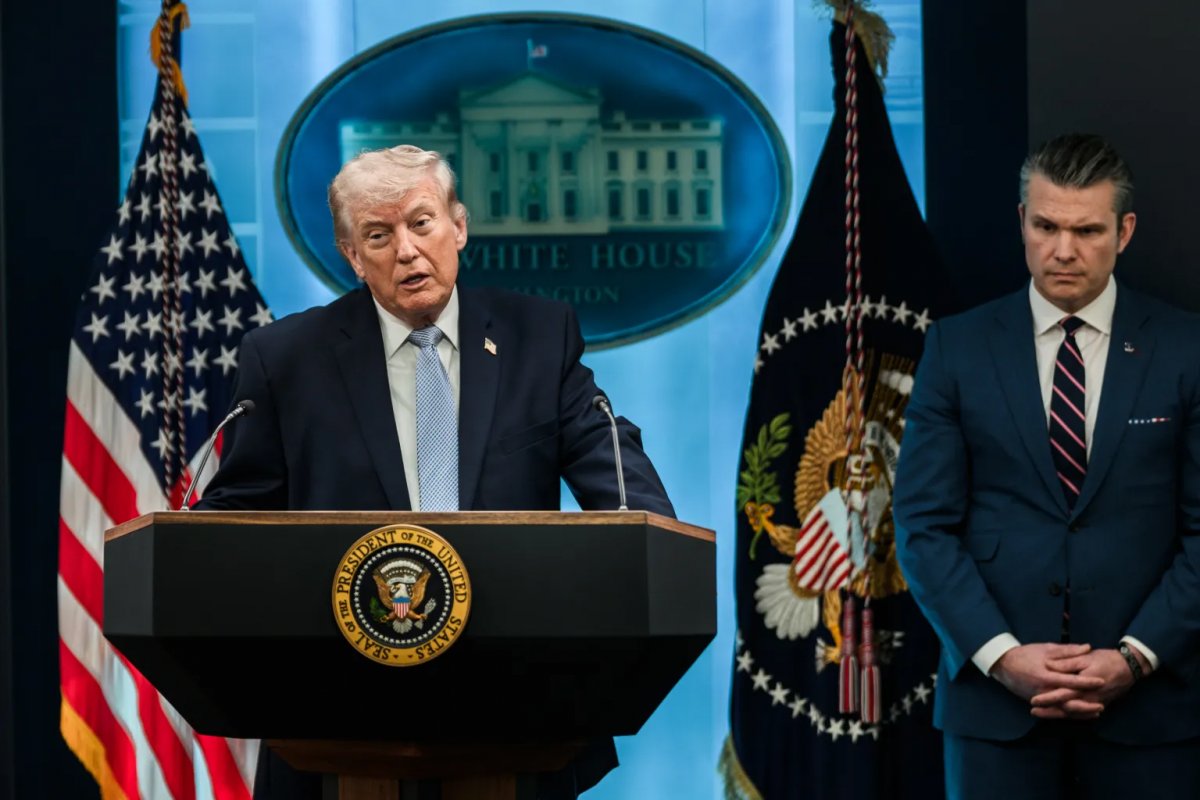 Trump ameaça bloquear navios em Ormuz após fracasso em negociação com Irã