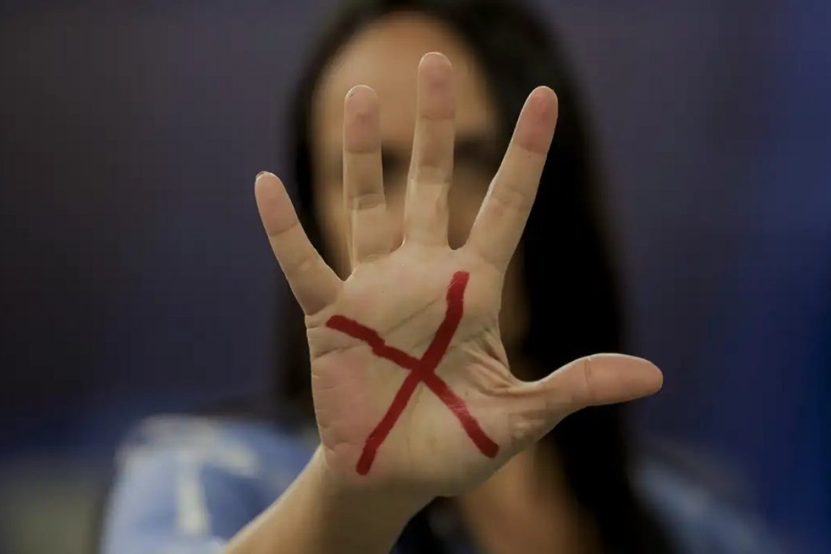 Afastamentos de mulheres do trabalho por violência crescem 313% em quatro anos no Brasil