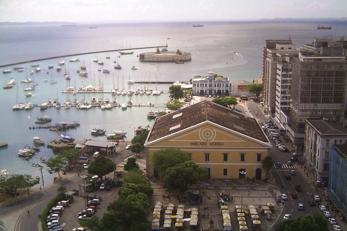 Prefeitura de Salvador é condenada após transformar área histórica na Cidade Baixa em estacionamento irregular 