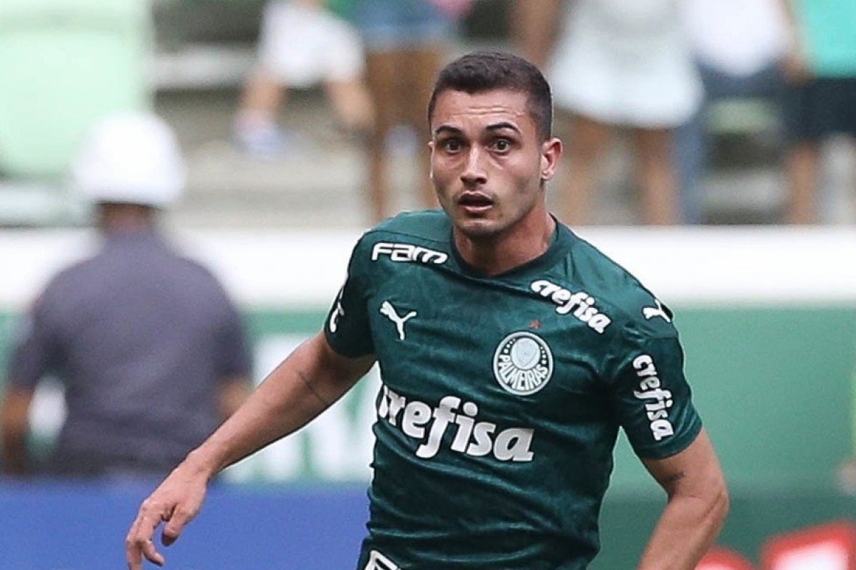 Vitória e Palmeiras avançam negociação sobre venda de Luan Silva