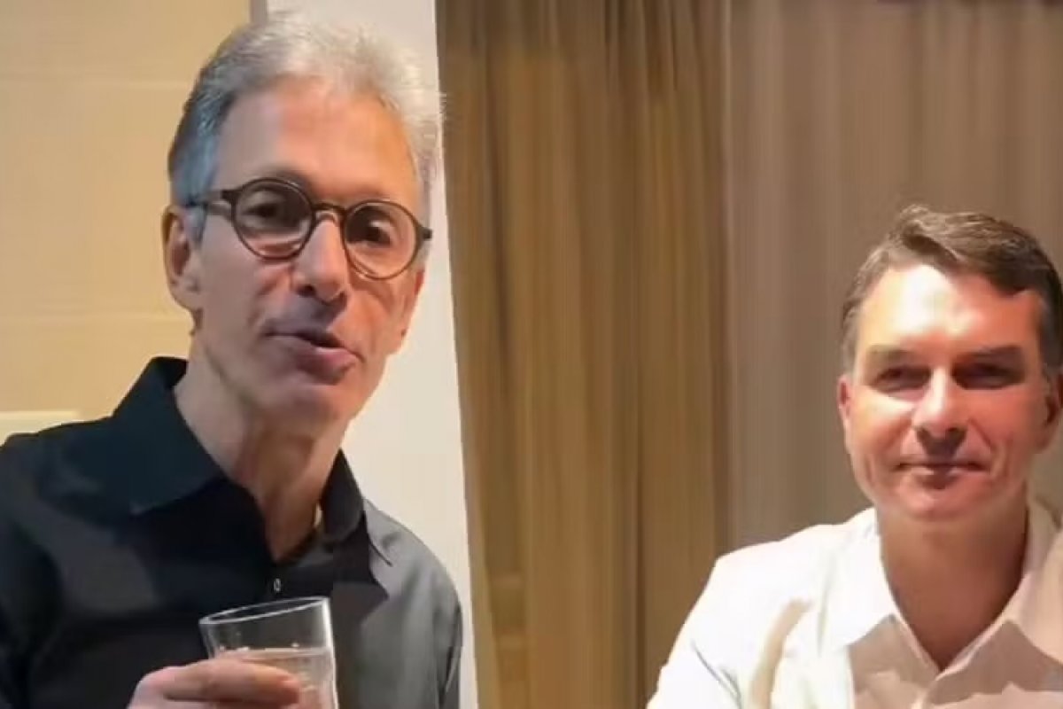 Centrão resiste a Zema como vice de Flávio Bolsonaro, diz blog