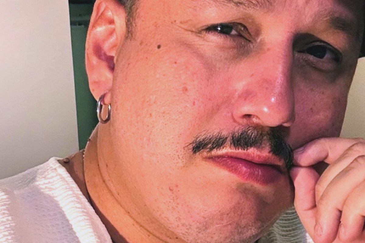 Ator da Netflix supera depressão, trata ansiedade generalizada após injustiça e celebra nova fase na carreira! 