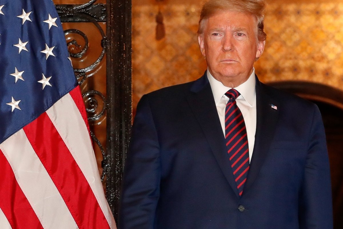 Trump se justifica após postar foto como Jesus: "Pensei que fosse eu como médico"