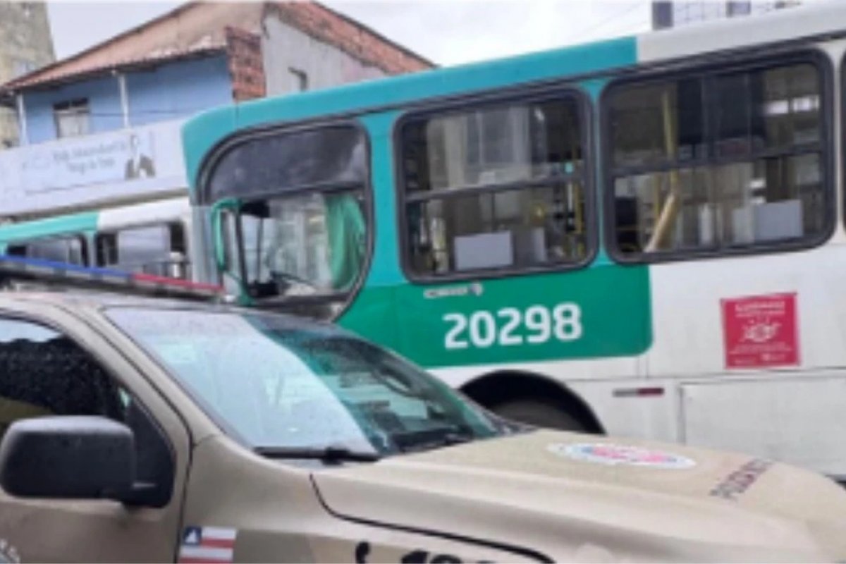 Rodoviário é atacado com pedrada e garrafada durante confusão em Salvador