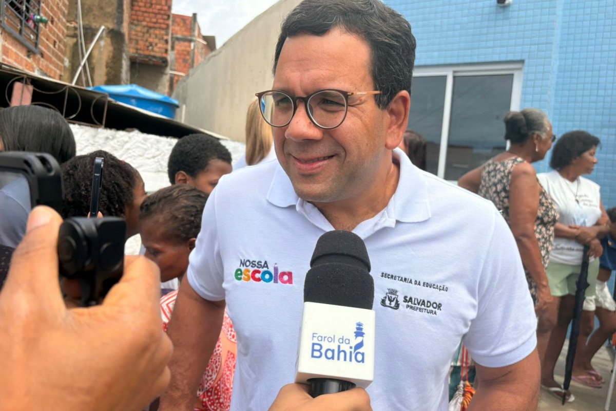 Vídeo: em meio a críticas por falta de funcionários e alunos liberados sem aulas, prefeitura inaugura nova escola em Salvador