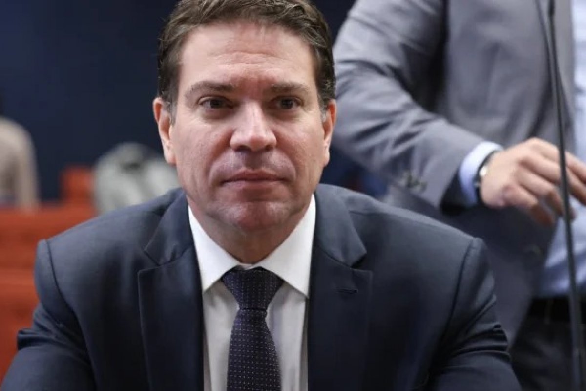 Governo dos Estados Unidos divulga foto de Ramagem após ex-parlamentar ser preso pelo ICE; veja