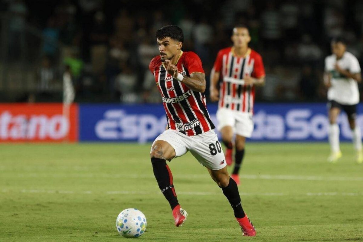 Após polêmica entre o pai e torcida do Bahia, Cauly se manifesta nas redes sociais 