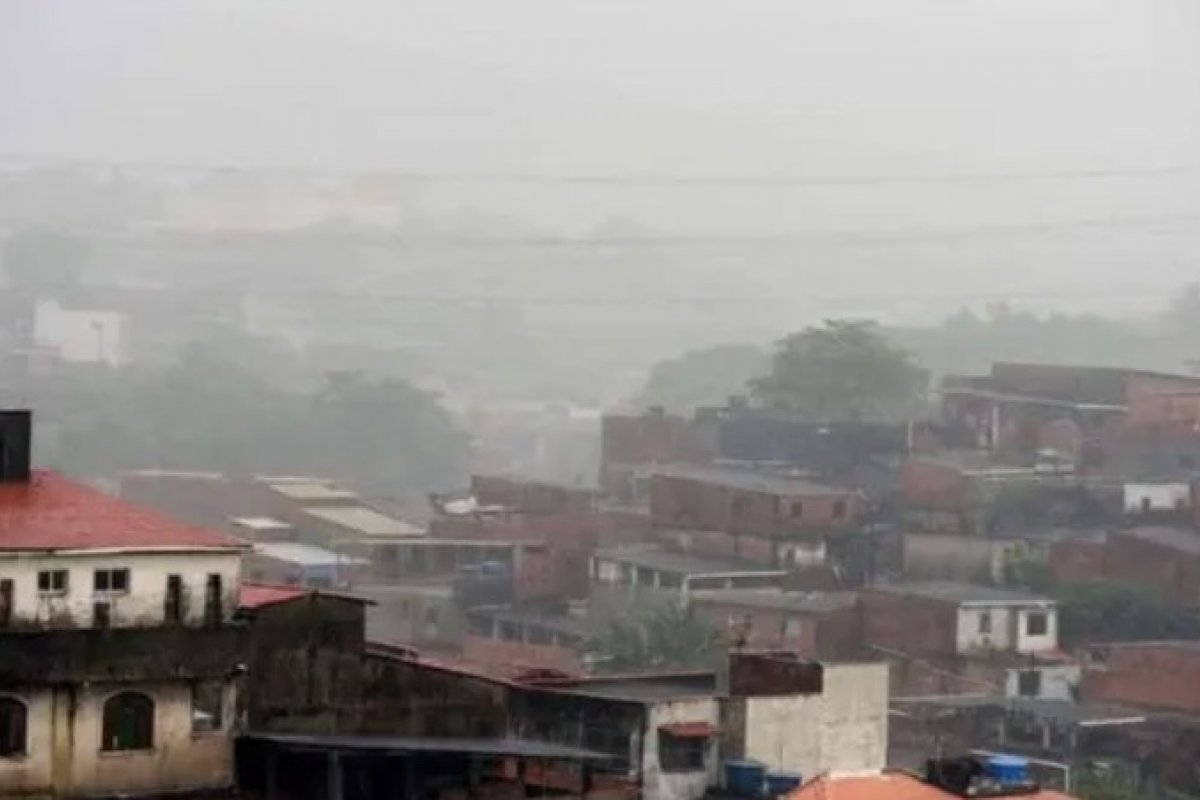 Salvador e mais 120 cidades baianas estão com alerta amarelo de chuva nesta terça-feira (14)