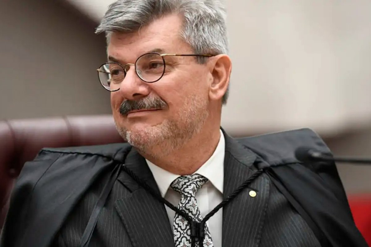 STJ abre processo e mantém afastamento de ministro acusado de assédio