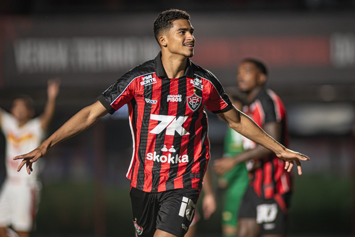 Renê cresce no Vitória, vira opção ofensiva e já divide artilharia do Nordestão Renê cresce no Vitória, vira opção ofensiva e já divide artilharia do Nordestão