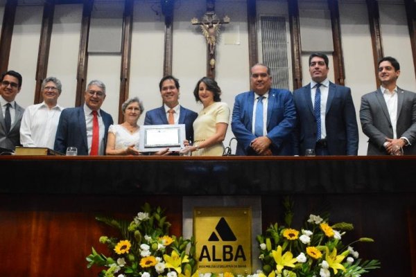 [ALBA concedeu título de cidadão baiano a advogado preso por escândalo Master]