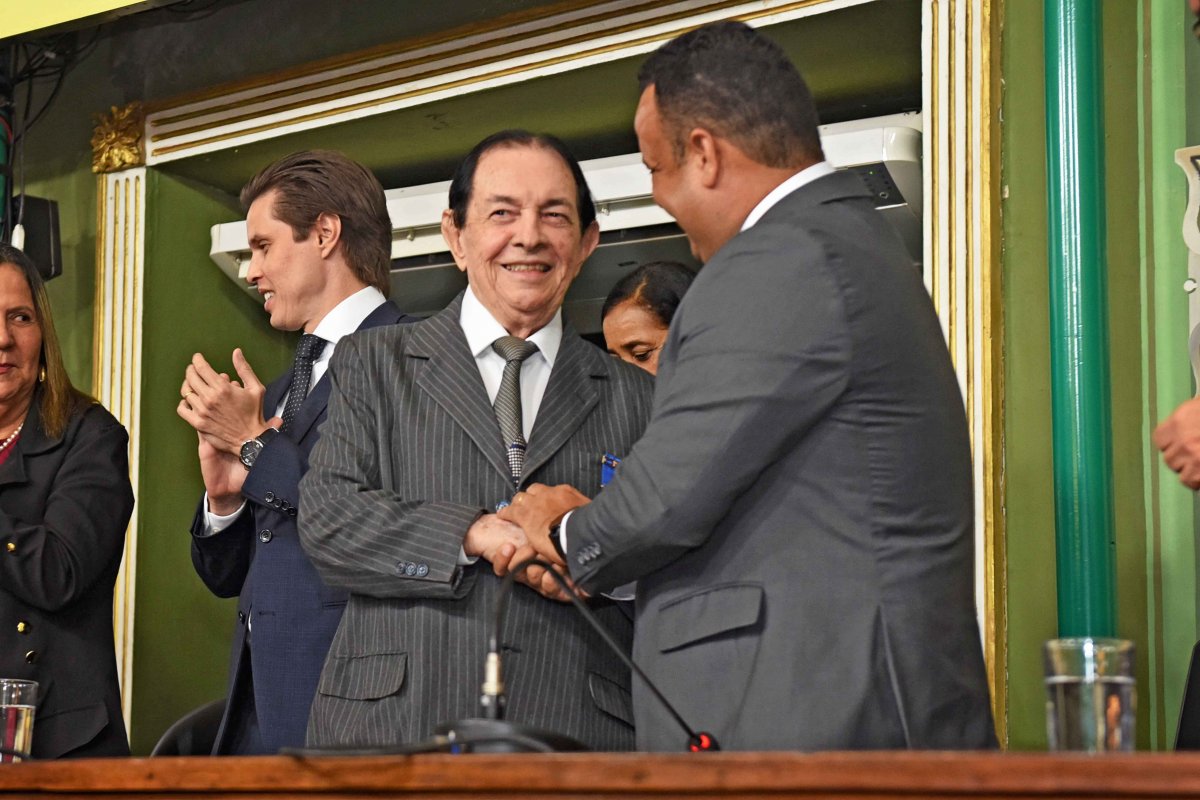 Cerimônia concorrida marca homenagem a Thomas Bacellar na Câmara de Salvador!
