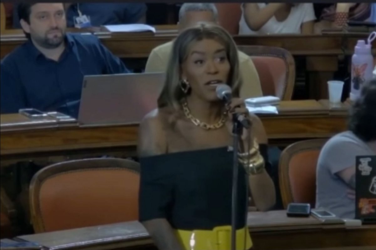 Vídeo: Líder em faltas sem justificativas, vereadora diz que 'não precisa do salário da Câmara'