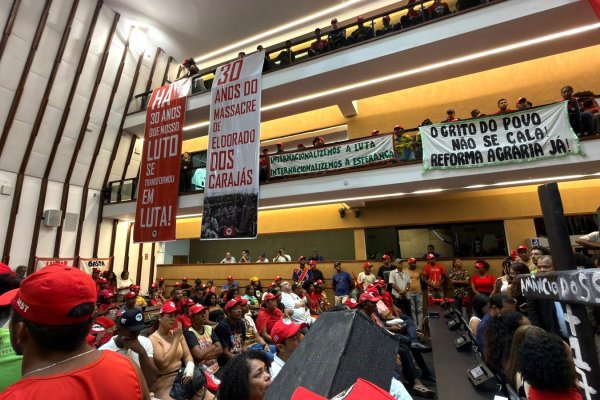 [MST realiza ato político na Alba no Dia de Luta pela Reforma Agrária]