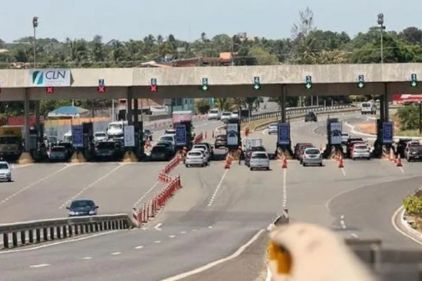 [Feriado de Tiradentes: mais de 600 mil veículos devem circular nas rodovias BA-093 e BA-099 ]