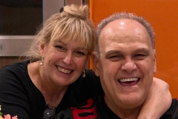 [O último adeus: Antes de morrer, Oscar Schmidt agradeceu a esposa por 50 anos juntos! ]
