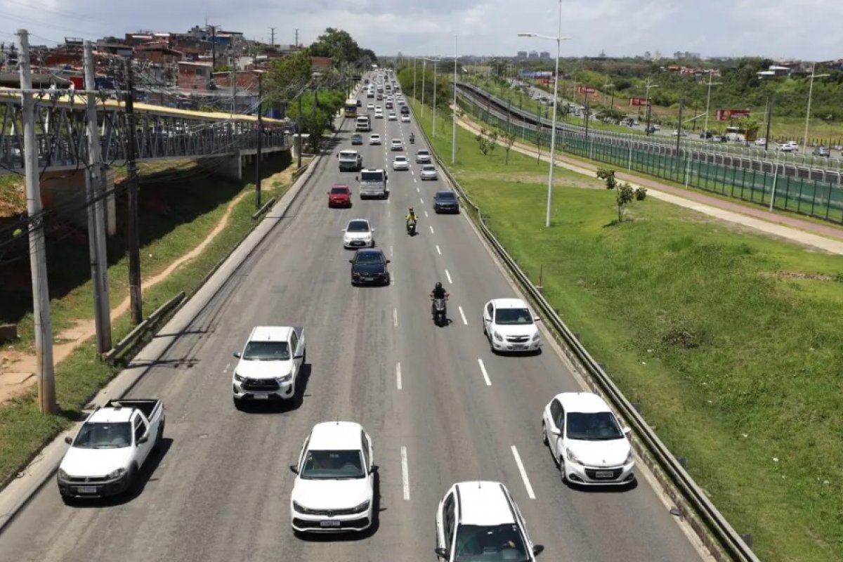 Feriadão de Tiradentes deve registrar fluxo de 600 mil veículos nas rodovias baianas