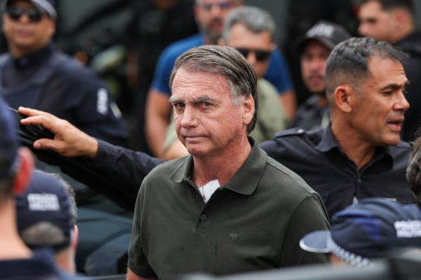 [Maioria dos brasileiros apoia prisão domiciliar de Jair Bolsonaro, aponta pesquisa Ipsos-Ipec]