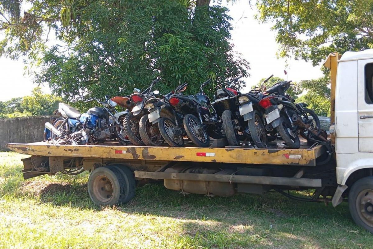 Polícia Civil fecha oficina clandestina e apreende 11 motocicletas adulteradas em Santo Amaro