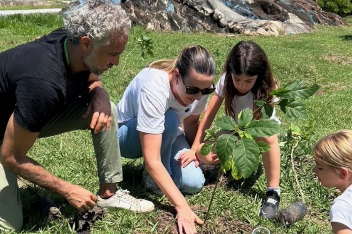 Quem planta, colhe! TEDx Praia do Forte mobiliza comunidade em ação de plantio de árvores antes do evento! 