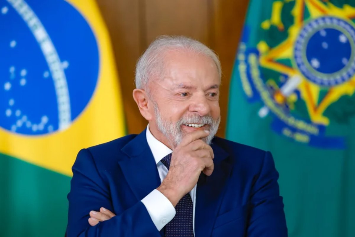 Lula chega à Alemanha, que quer muito negociar com o Brasil