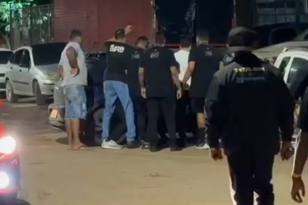 [Integrante da banda do cantor Netto Brito recebe descarga elétrica durante show no interior da Bahia]