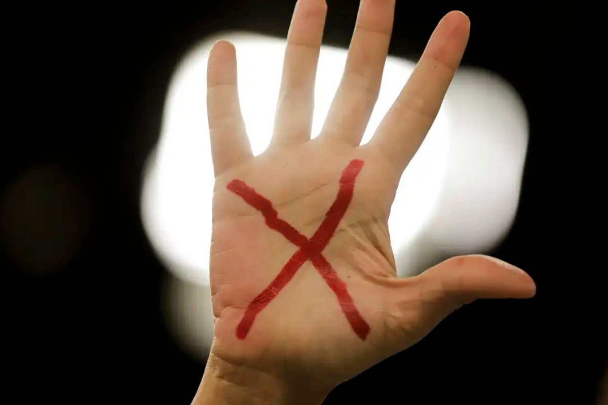 Cerca de 100 medidas protetivas são emitidas por dia em 2026 na Bahia