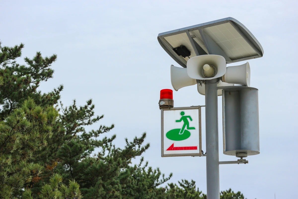 Terremoto atinge costa nordeste do Japão e provoca alerta de tsunami com risco de ondas de até 3 metros Terremoto atinge costa nordeste do Japão e provoca alerta de tsunami com risco de ondas de até 3 metros