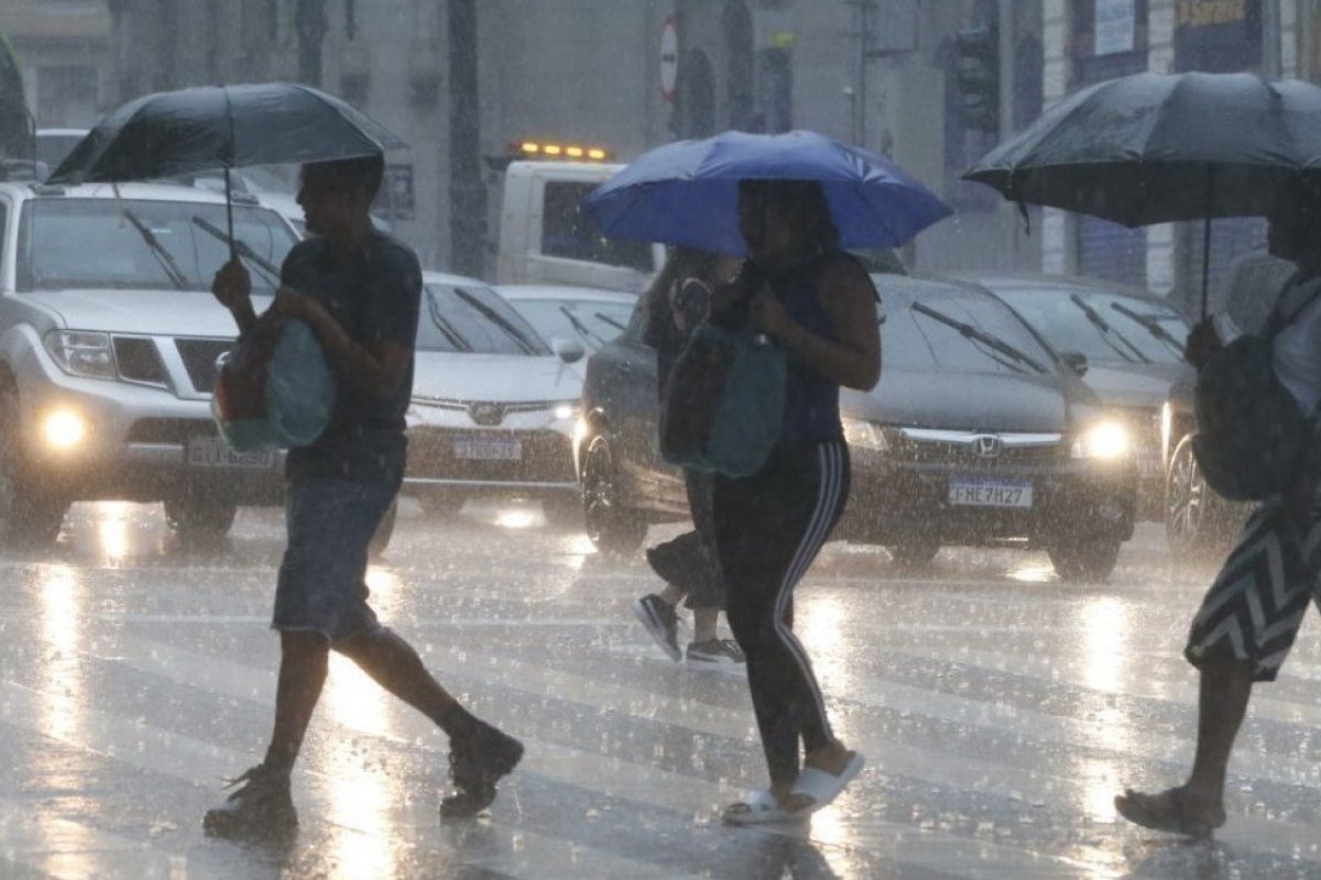 Inmet emite alerta de chuvas intensas para regiões da Bahia nesta segunda (20)