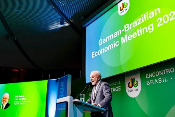 [Vídeo: Lula fala em reciprocidade após expulsão de delegado brasileiro dos EUA]